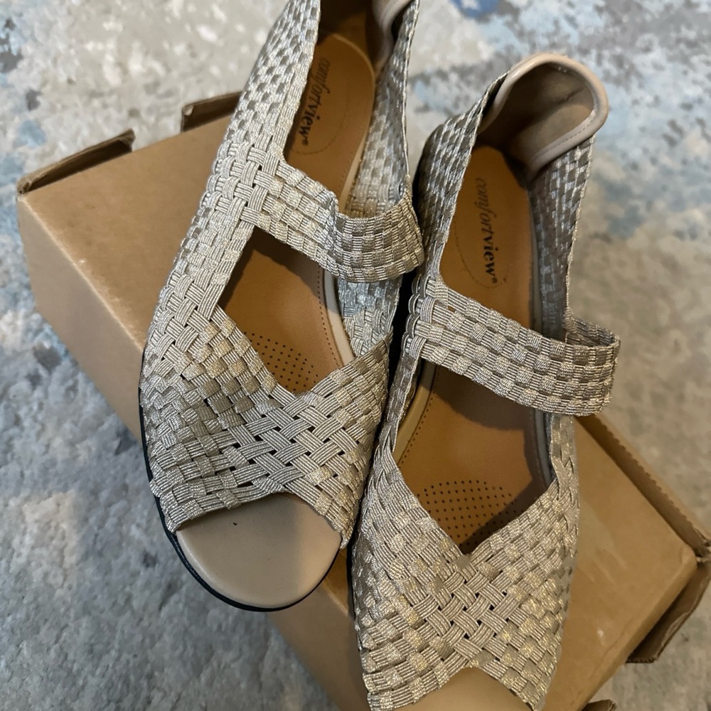 Comfortview Women's Beige Woven Sandals